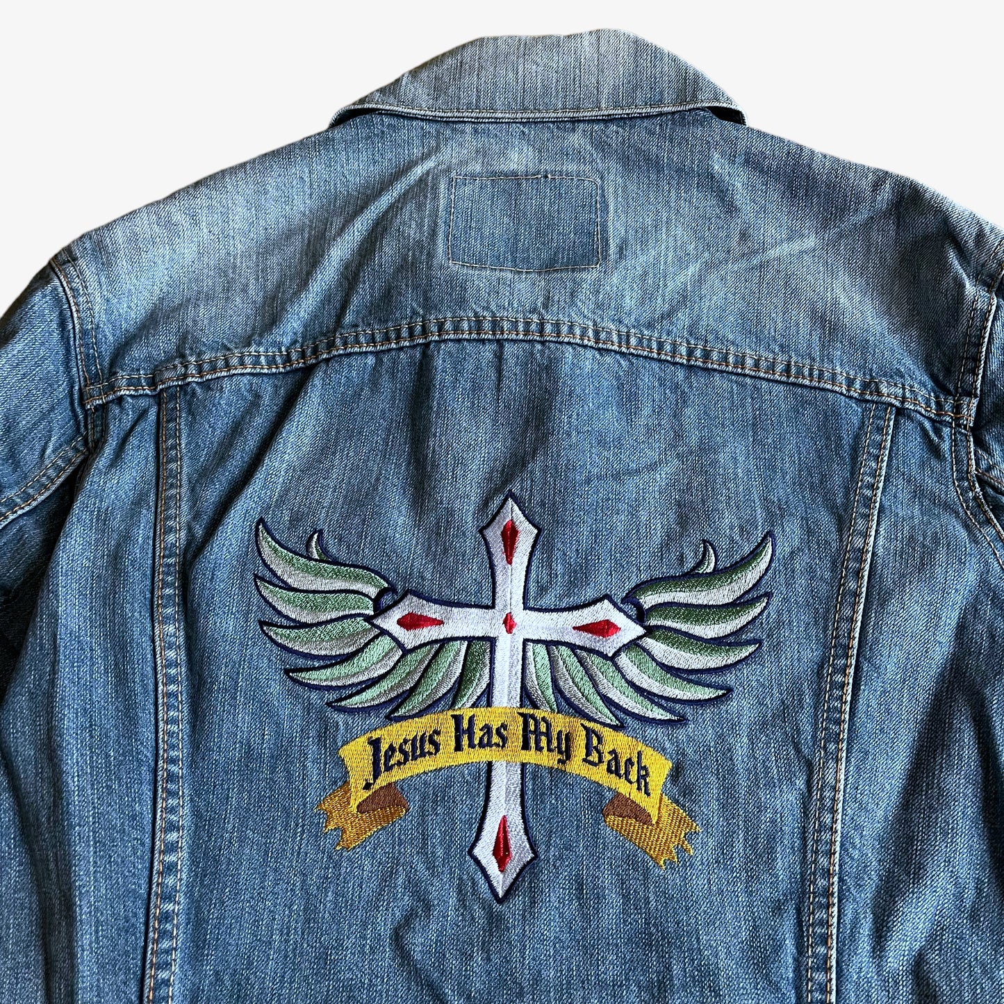 Vintage 90s Mens Levis Jesus Christ Has My Back Embroidered Blue Denim Trucker Jacket Spell Out - Casspios Dream