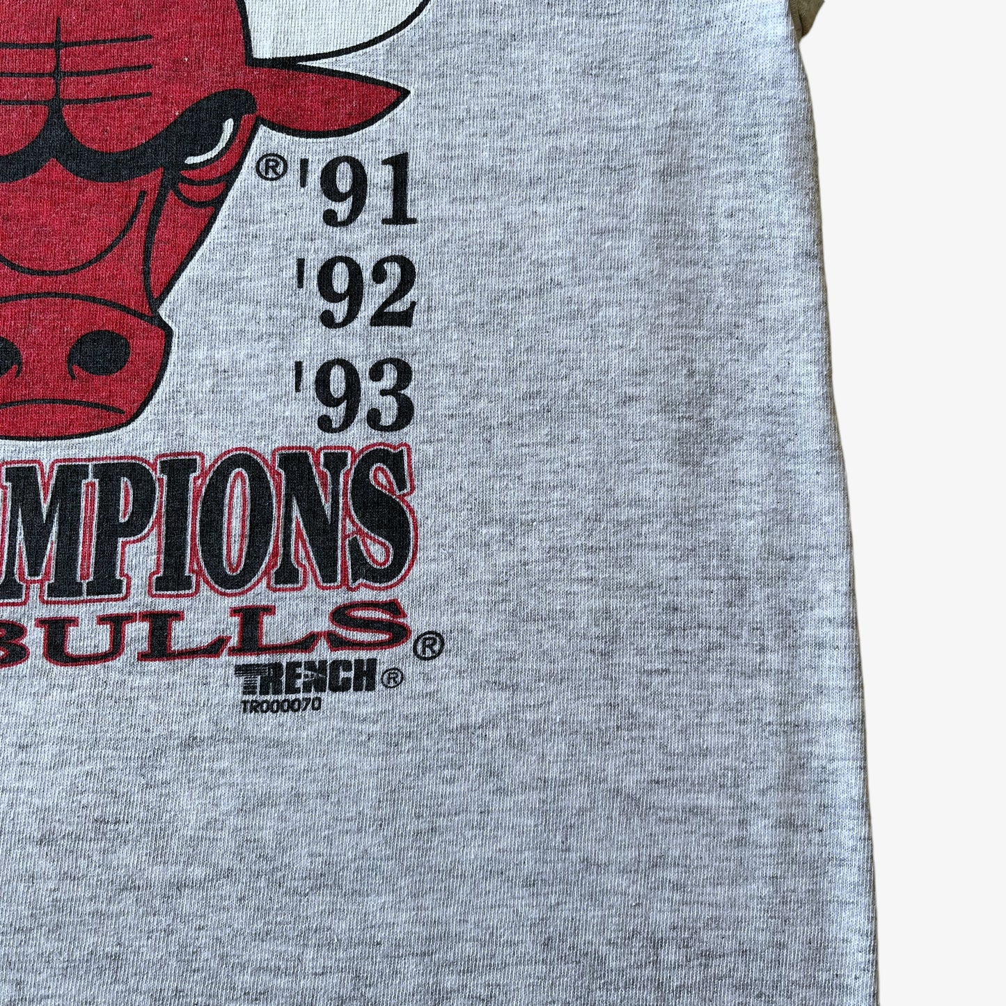 Vintage 90s Mens Trench Ultra 1993 Chicago Bulls Basketball Team 3-Peat Single Stitch Grey Top Licensed - Casspios Dream