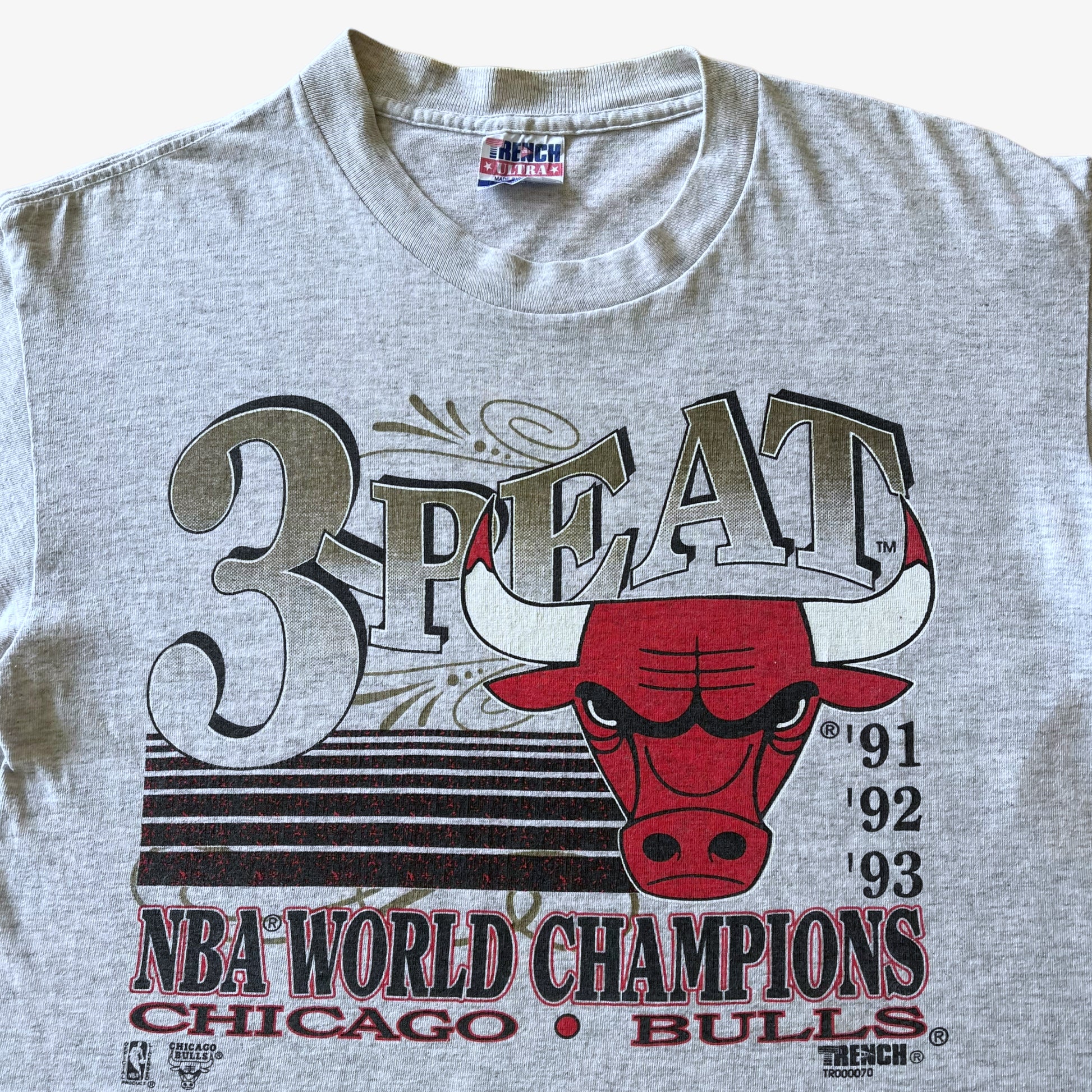 Vintage 90s Mens Trench Ultra 1993 Chicago Bulls Basketball Team 3-Peat Single Stitch Grey Top Logo - Casspios Dream